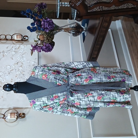 Victoria's Secret Gold Label Floral Kimono Robe. Size OS - Picture 7 of 17